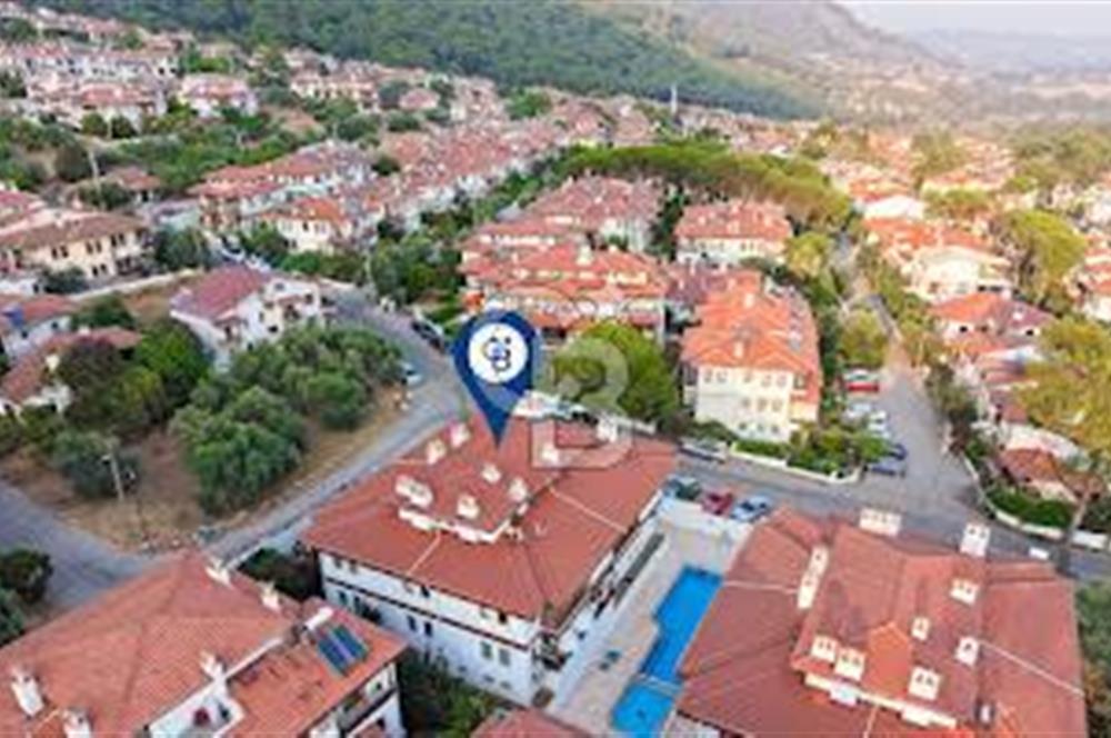 Muğla Ula Akyaka'da  Havuzlu ve Deniz Manzaralı Satılık Dubleks Ev 