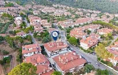 Muğla Ula Akyaka'da  Havuzlu ve Deniz Manzaralı Satılık Dubleks Ev 