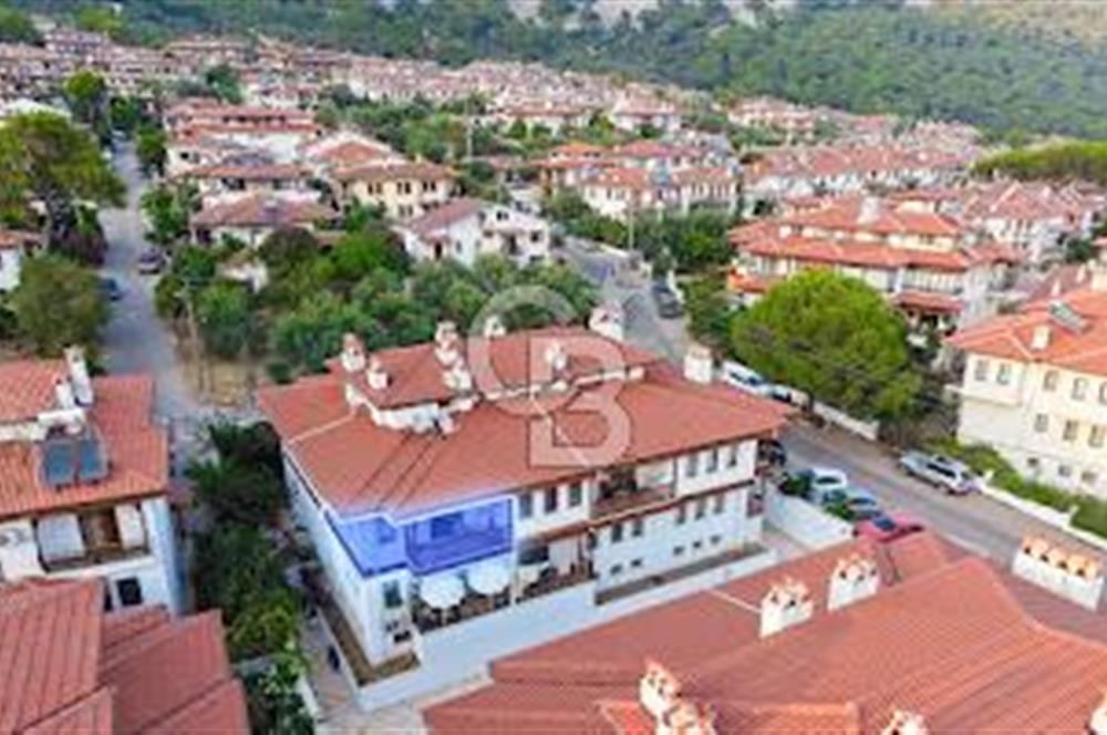 Muğla Ula Akyaka'da  Havuzlu ve Deniz Manzaralı Satılık Dubleks Ev 