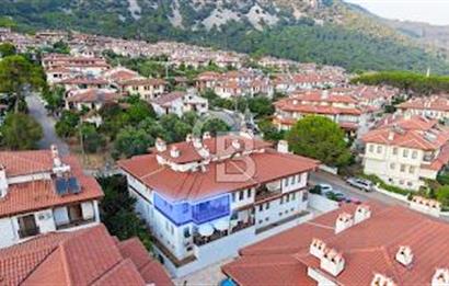 Muğla Ula Akyaka'da  Havuzlu ve Deniz Manzaralı Satılık Dubleks Ev 