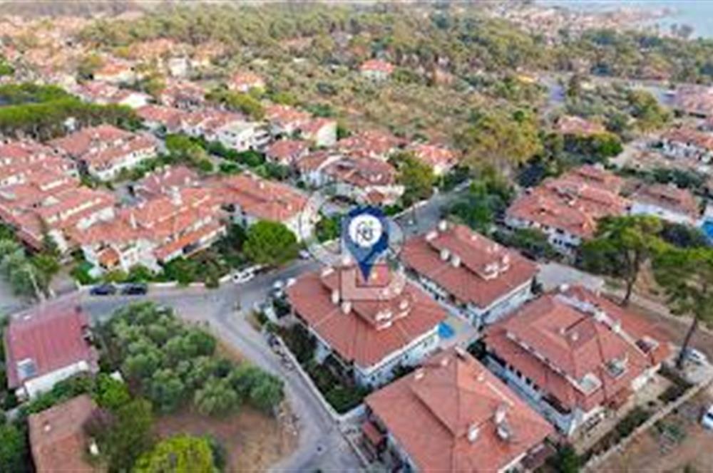 Muğla Ula Akyaka'da  Havuzlu ve Deniz Manzaralı Satılık Dubleks Ev 