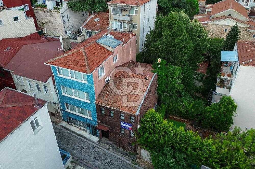 Fırsat Satılık Emirgan Sahile Yakın Bahçeli Müstakil Ev ve 53 m² Arsa