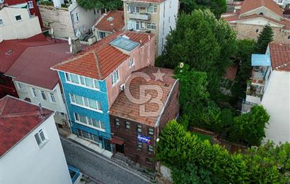 Fırsat Satılık Emirgan Sahile Yakın Bahçeli Müstakil Ev ve 53 m² Arsa