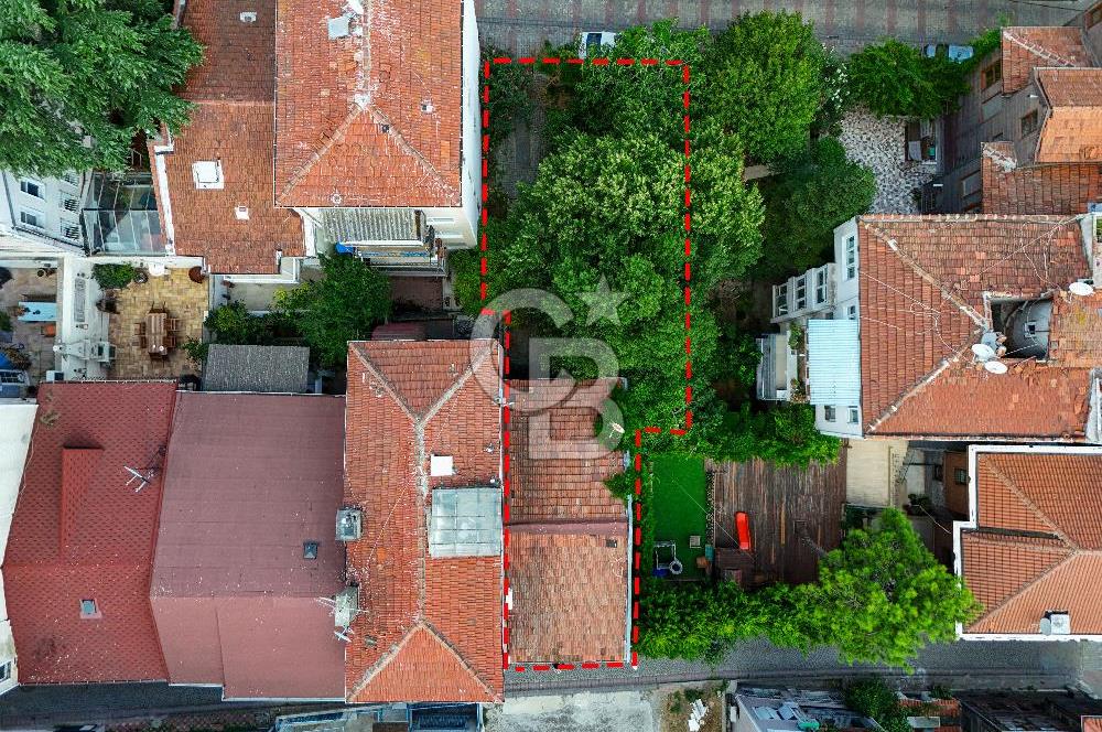 Fırsat Satılık Emirgan Sahile Yakın Bahçeli Müstakil Ev ve 53 m² Arsa