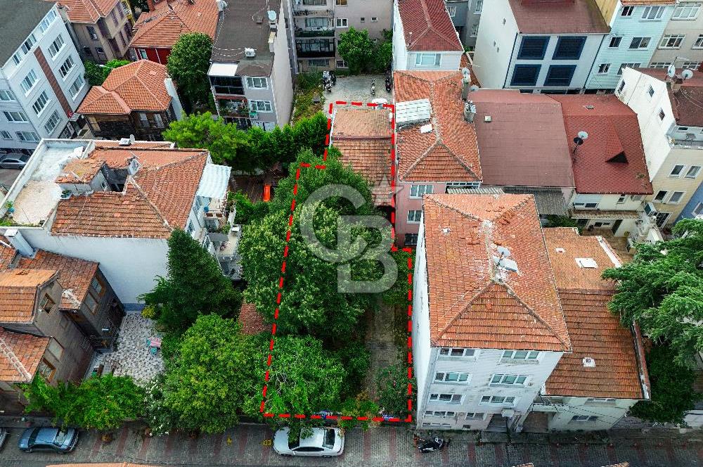 Fırsat Satılık Emirgan Sahile Yakın Bahçeli Müstakil Ev ve 53 m² Arsa