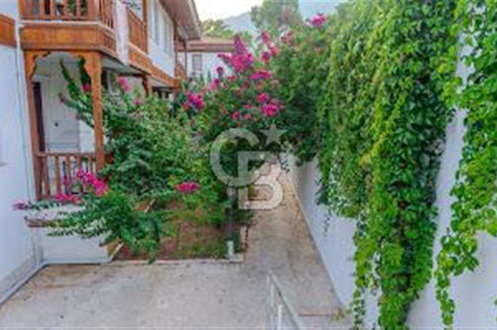 Muğla Ula Akyaka'da  Havuzlu ve Deniz Manzaralı Satılık Dubleks Ev 