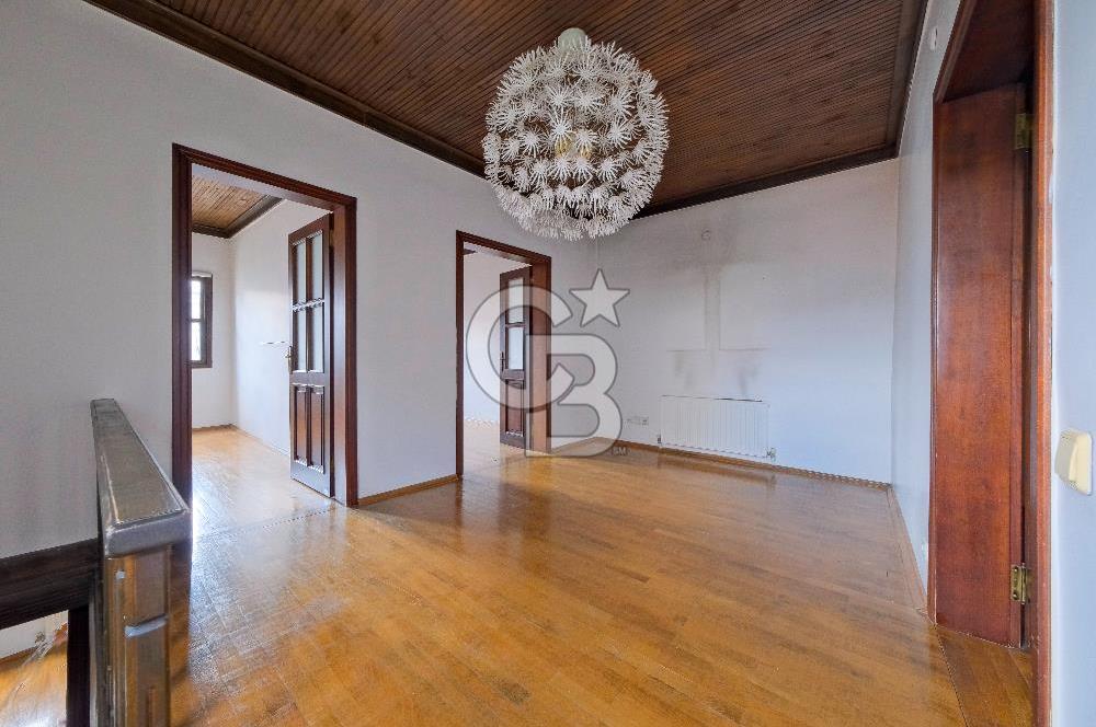 Fırsat Satılık Emirgan Sahile Yakın Bahçeli Müstakil Ev ve 53 m² Arsa