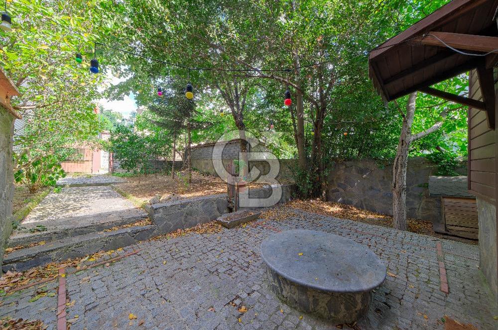 Fırsat Satılık Emirgan Sahile Yakın Bahçeli Müstakil Ev ve 53 m² Arsa