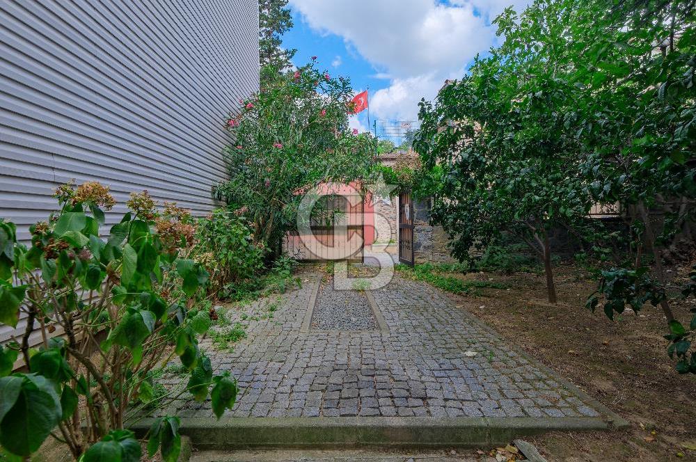 Fırsat Satılık Emirgan Sahile Yakın Bahçeli Müstakil Ev ve 53 m² Arsa