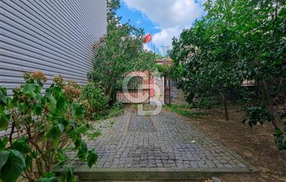 Fırsat Satılık Emirgan Sahile Yakın Bahçeli Müstakil Ev ve 53 m² Arsa