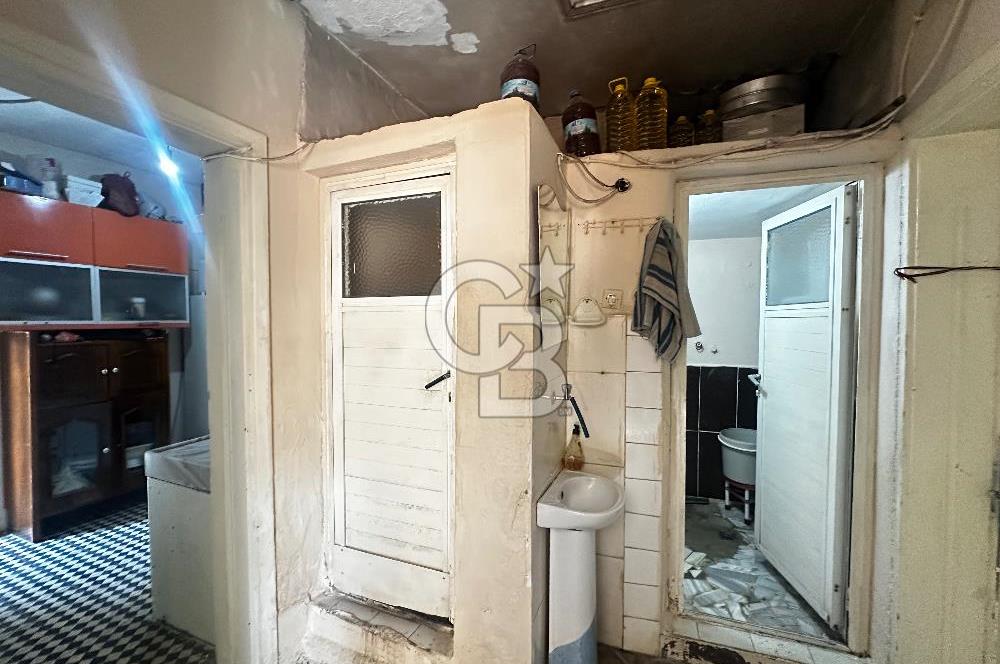 BORNOVA ZAFER MAHALLESİ’NDE KİRA GETİRİLİ 4+2 SATILIK MÜSTAKİL EV