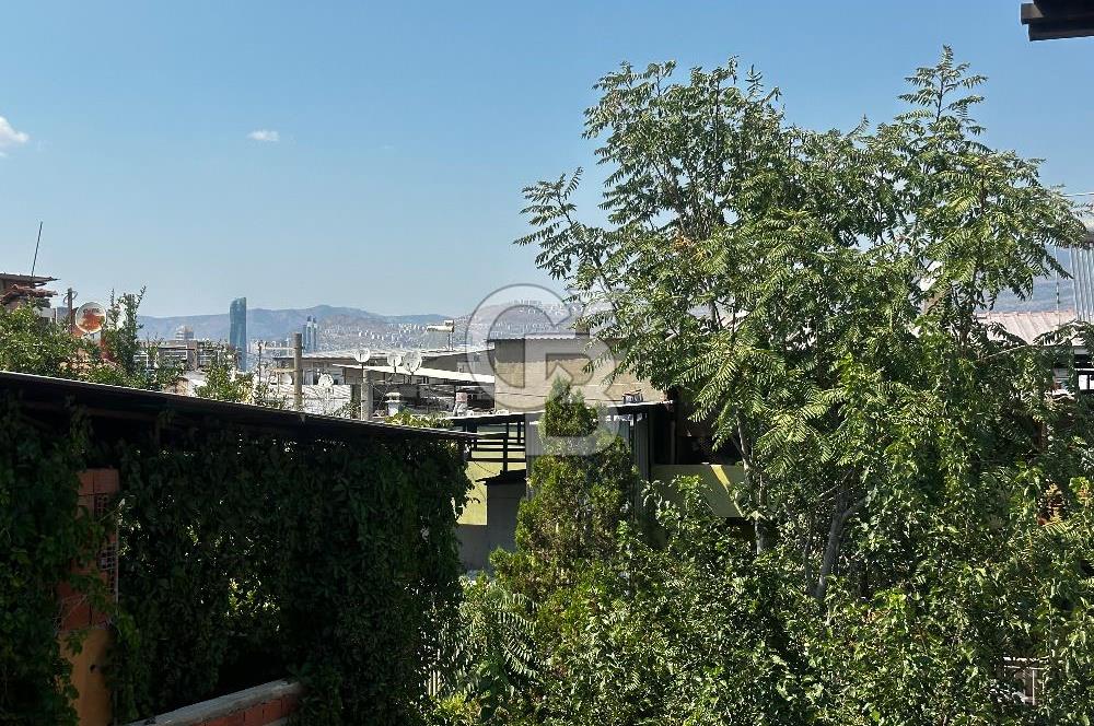 BORNOVA ZAFER MAHALLESİ’NDE KİRA GETİRİLİ 4+2 SATILIK MÜSTAKİL EV