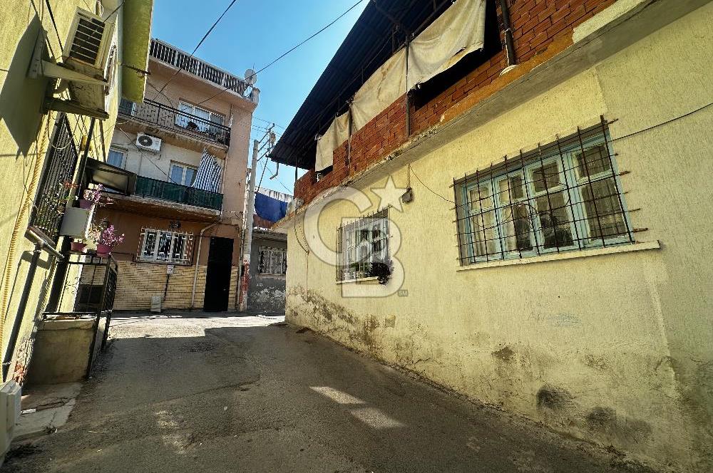 BORNOVA ZAFER MAHALLESİ’NDE KİRA GETİRİLİ 4+2 SATILIK MÜSTAKİL EV