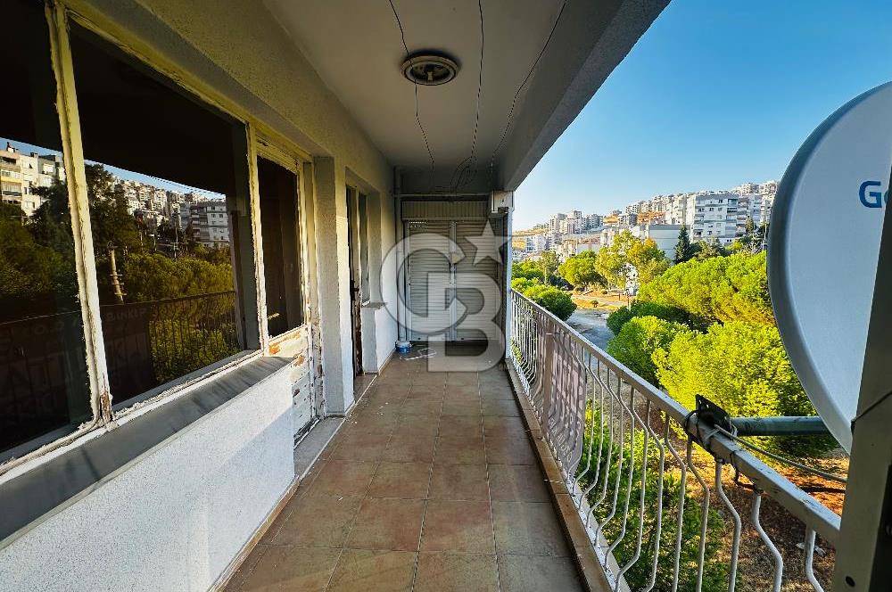 KÜÇÜKÇİĞLİ’DE ÖNÜ AÇIK, HASTANEYE YAKIN, ARA KAT SATILIK DAİRE