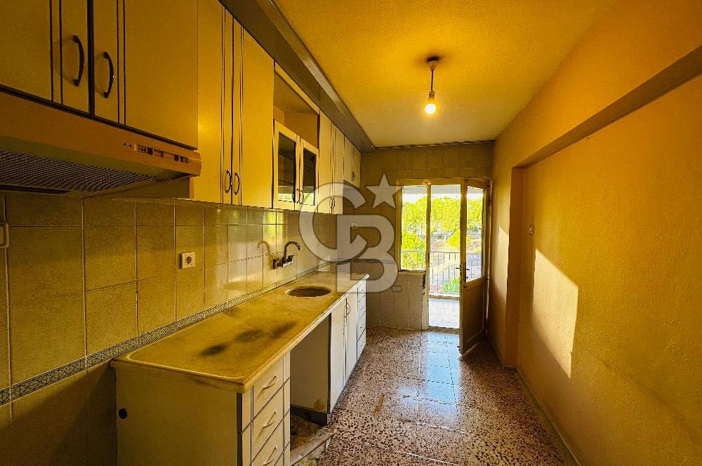KÜÇÜKÇİĞLİ’DE ÖNÜ AÇIK, HASTANEYE YAKIN, ARA KAT SATILIK DAİRE