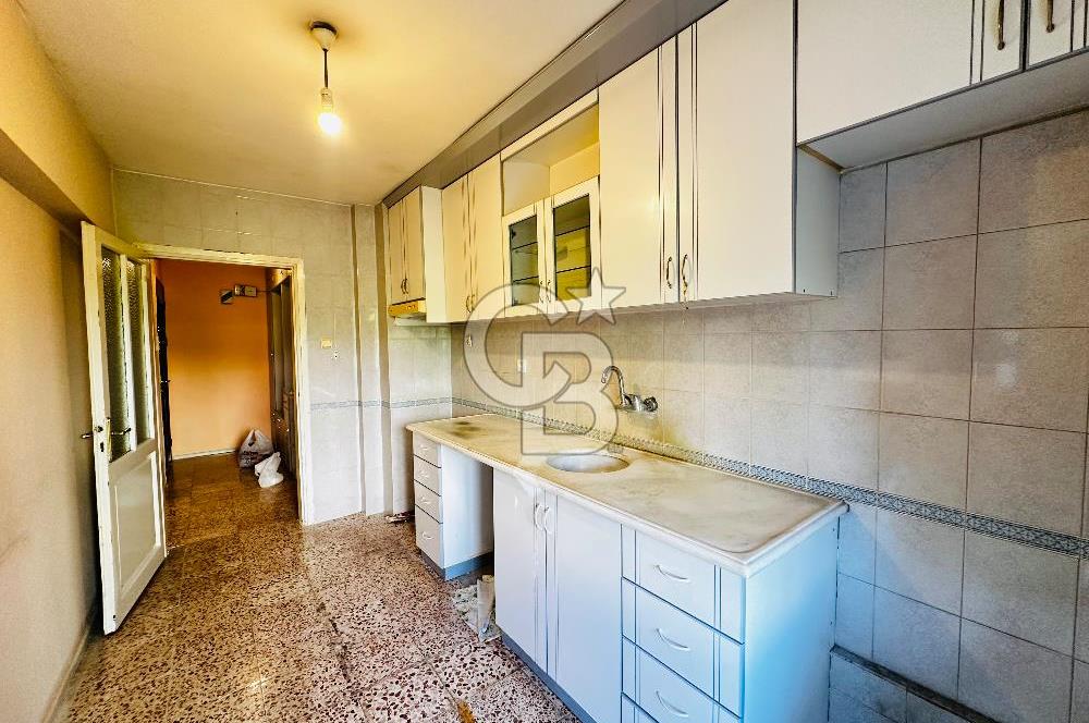 KÜÇÜKÇİĞLİ’DE ÖNÜ AÇIK, HASTANEYE YAKIN, ARA KAT SATILIK DAİRE