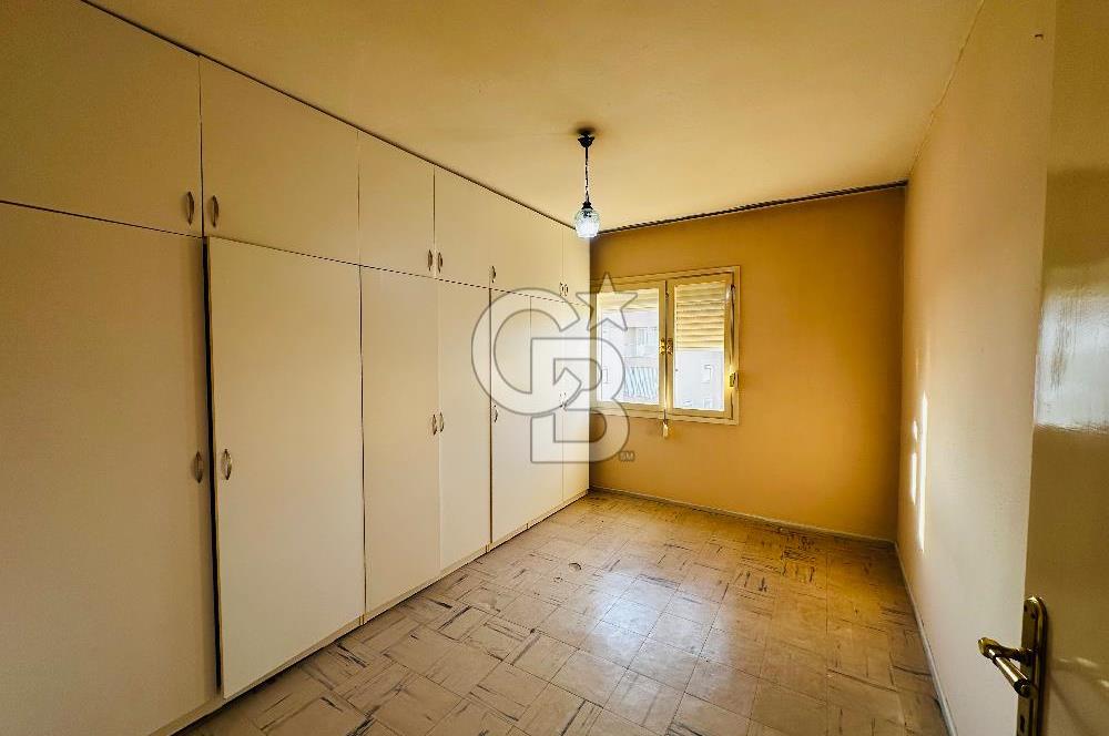 KÜÇÜKÇİĞLİ’DE ÖNÜ AÇIK, HASTANEYE YAKIN, ARA KAT SATILIK DAİRE