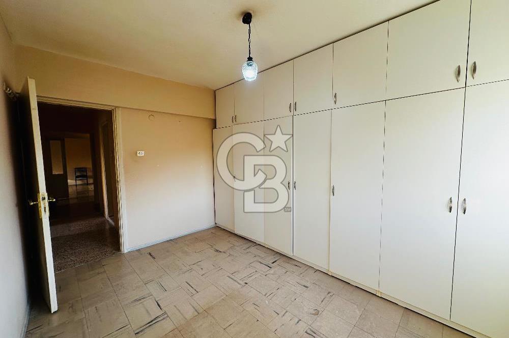KÜÇÜKÇİĞLİ’DE ÖNÜ AÇIK, HASTANEYE YAKIN, ARA KAT SATILIK DAİRE