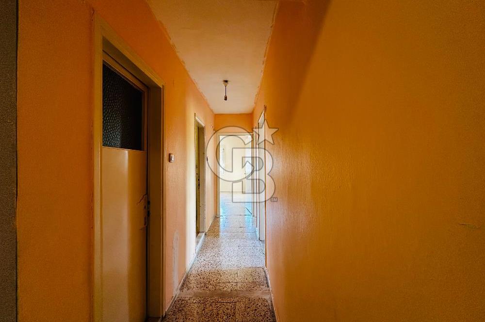 KÜÇÜKÇİĞLİ’DE ÖNÜ AÇIK, HASTANEYE YAKIN, ARA KAT SATILIK DAİRE
