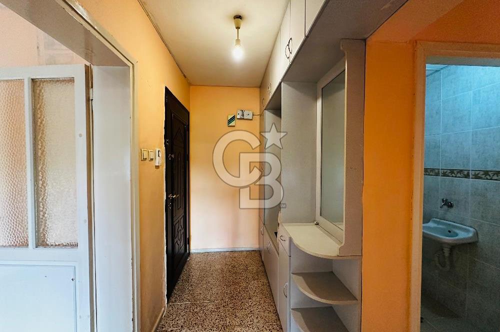 KÜÇÜKÇİĞLİ’DE ÖNÜ AÇIK, HASTANEYE YAKIN, ARA KAT SATILIK DAİRE