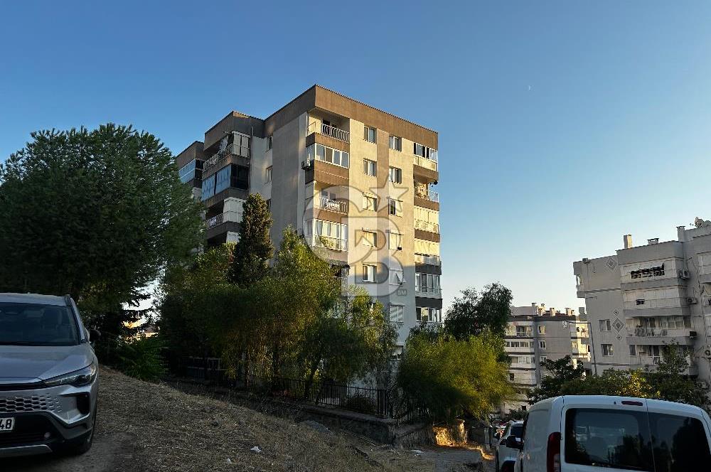 KÜÇÜKÇİĞLİ’DE ÖNÜ AÇIK, HASTANEYE YAKIN, ARA KAT SATILIK DAİRE