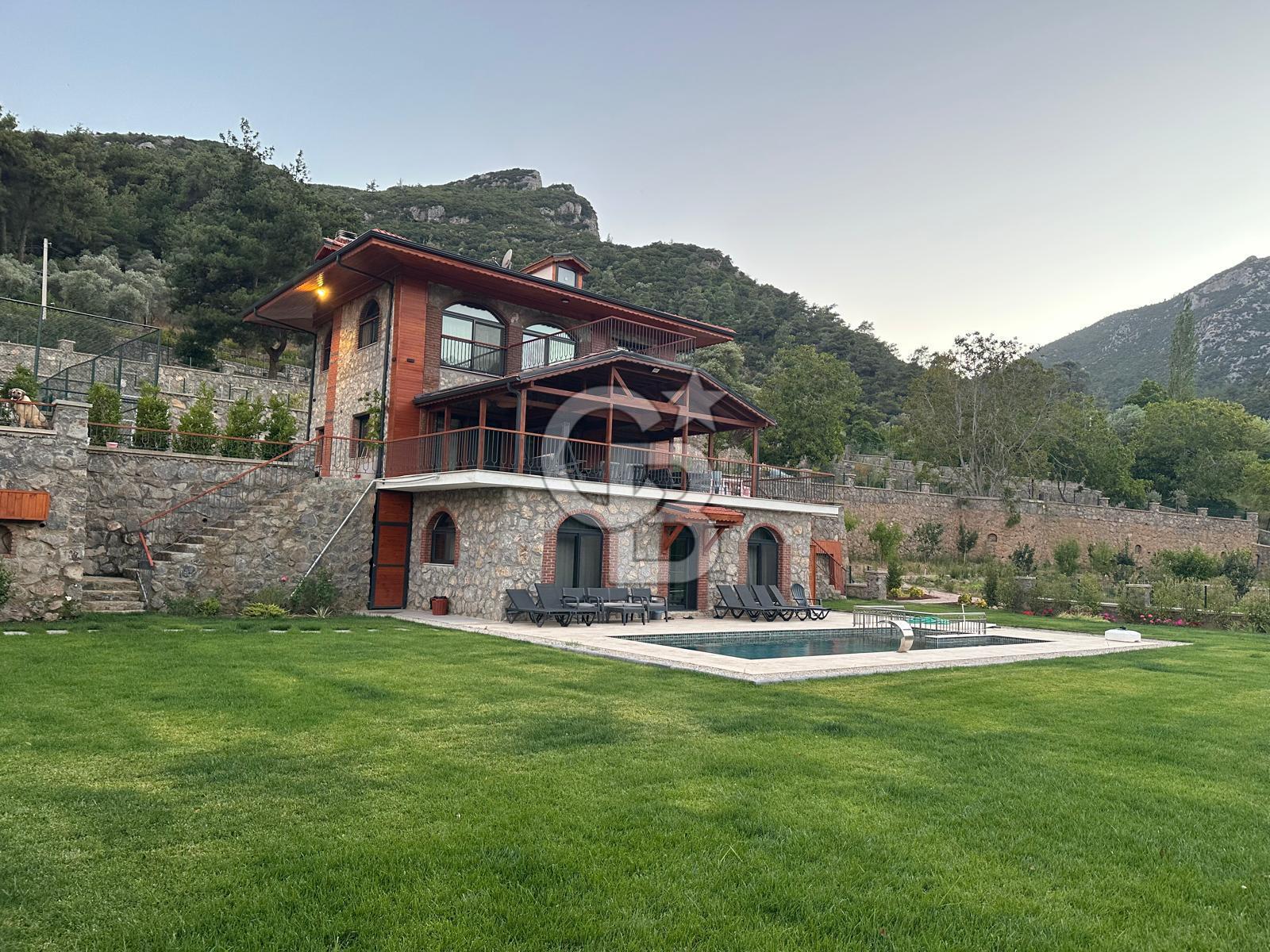 İzmir Kemalpaşa Nazarköy 7500 m2 Doğanın İçinde Lüks Yaşam Villa