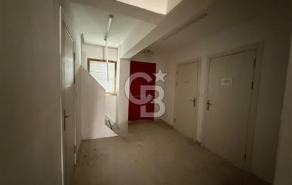 KARŞIYAKA BOSTANLI SAHİLDE GENİŞ KİRALIK DÜKKÂN