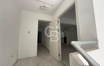 KARŞIYAKA BOSTANLI SAHİLDE GENİŞ KİRALIK DÜKKÂN