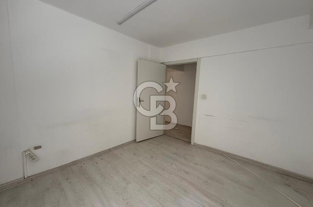 KARŞIYAKA BOSTANLI SAHİLDE GENİŞ KİRALIK DÜKKÂN