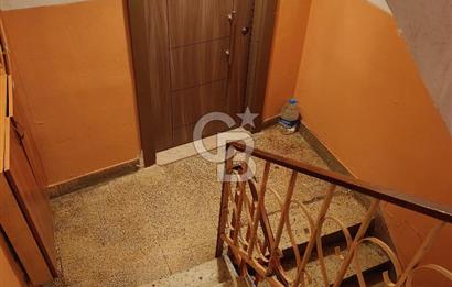 AŞÇIBAŞI MEKTEBİ SOKAK’TA KİRALIK 2+1 DAİRE – ZEYNEP KAMİL