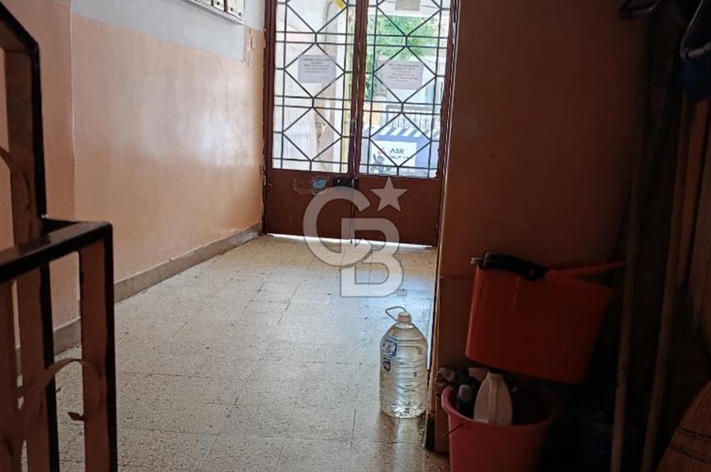 AŞÇIBAŞI MEKTEBİ SOKAK’TA KİRALIK 2+1 DAİRE – ZEYNEP KAMİL