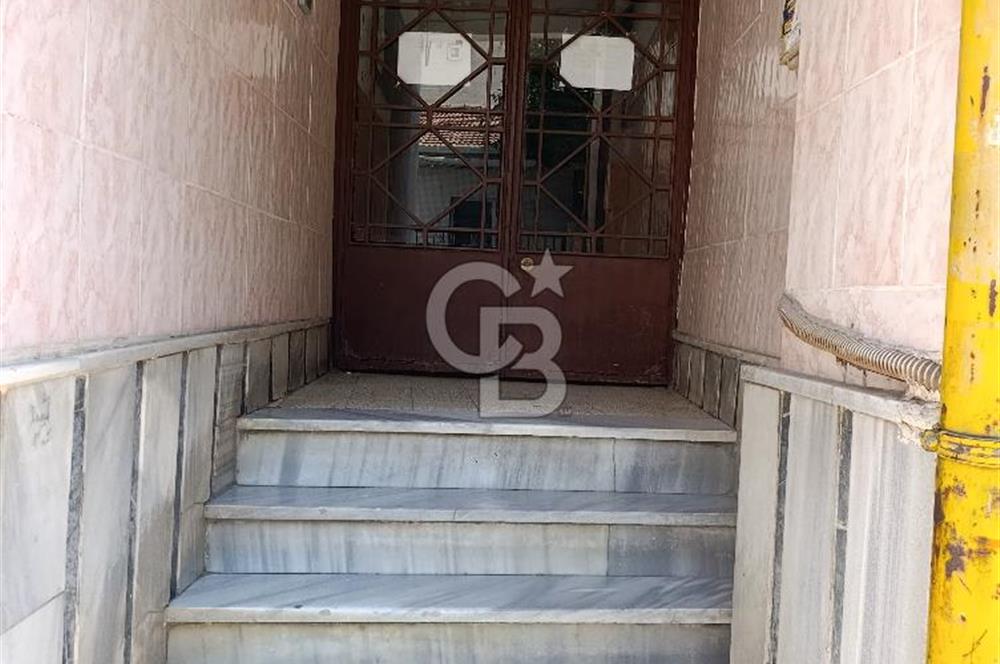 AŞÇIBAŞI MEKTEBİ SOKAK’TA KİRALIK 2+1 DAİRE – ZEYNEP KAMİL