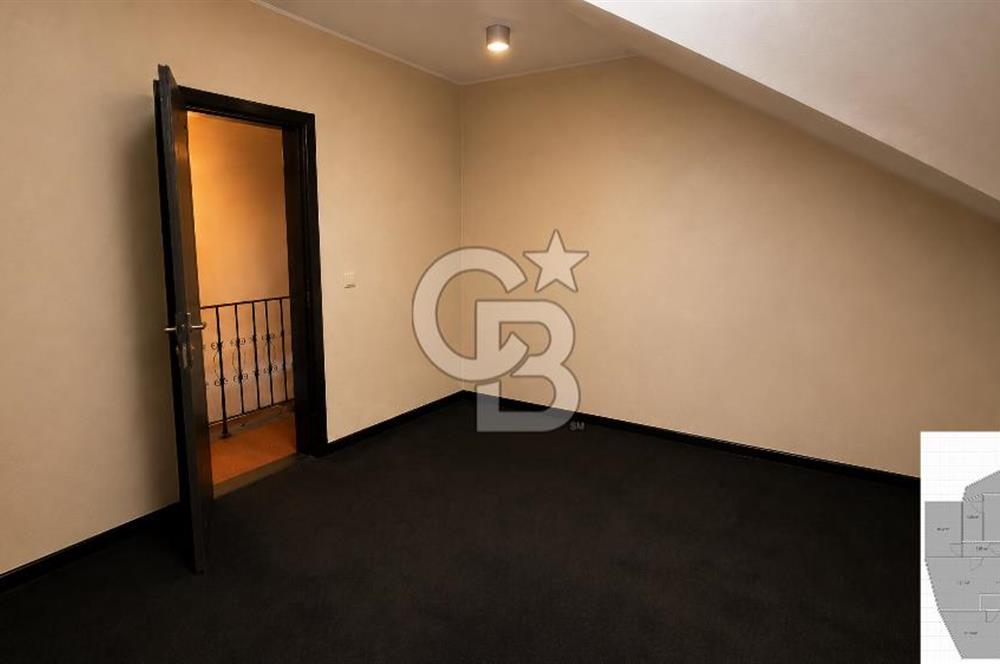 İdealtepe'de Şömineli Kış Bahçeli Çatı Dubleksi 265 m² Net