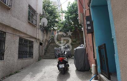 Beyoğlu Sururi Mehmet Efendi'de Satılık Üç Daireli Bina