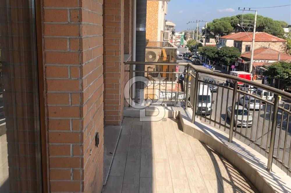 Foça Bağarası Ana Cadde Üzerinde Kiralık 3+1 Daire