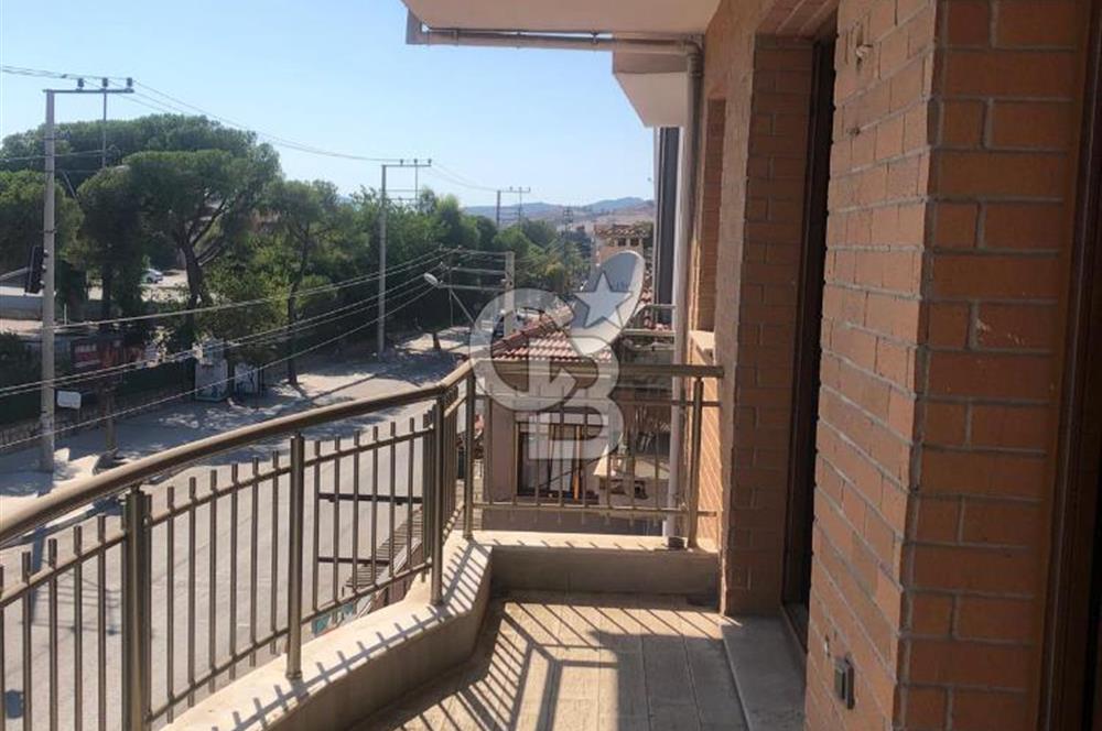 Foça Bağarası Ana Cadde Üzerinde Kiralık 3+1 Daire