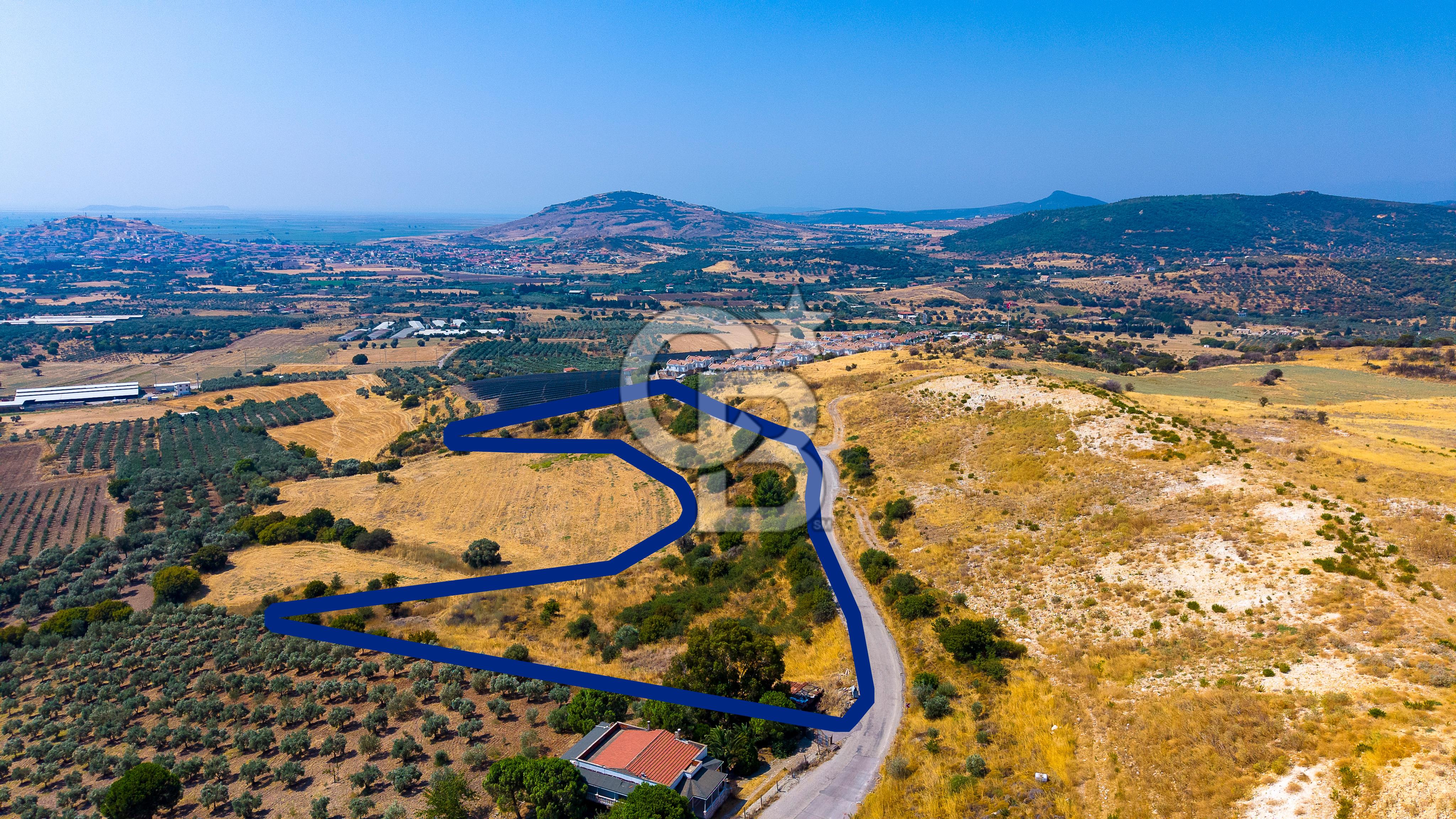 FOÇA KOCAMEHMETLERDE 325M ANA YOL CEPHELİ 12.641 M² ÖZEL ARAZİ