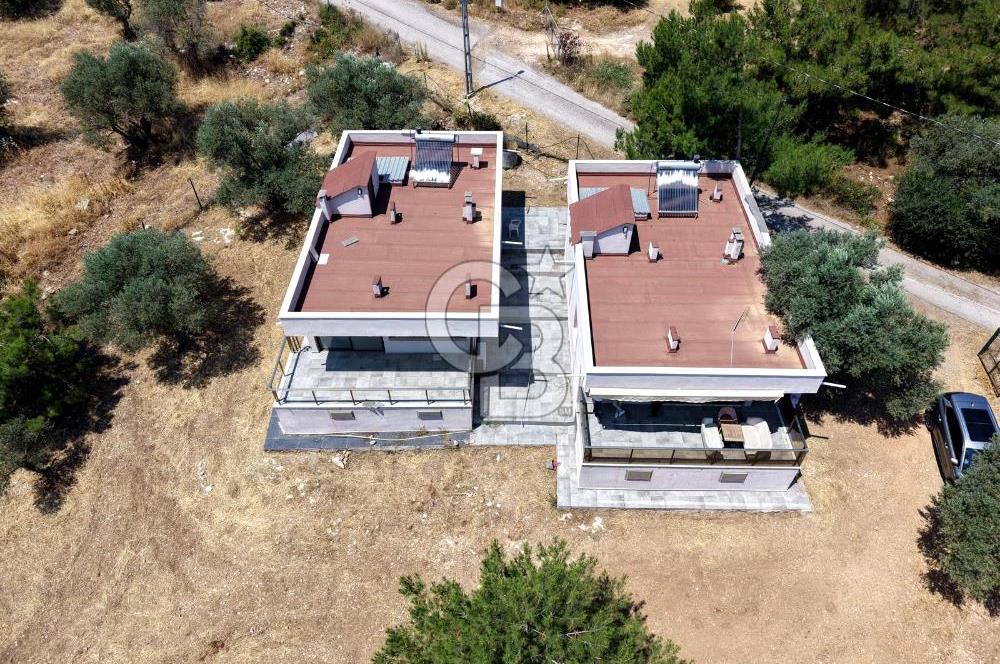 Karaburun Kösedere'de 1.731 m2 Arazi İçinde 2 Adet Yazlık Ev