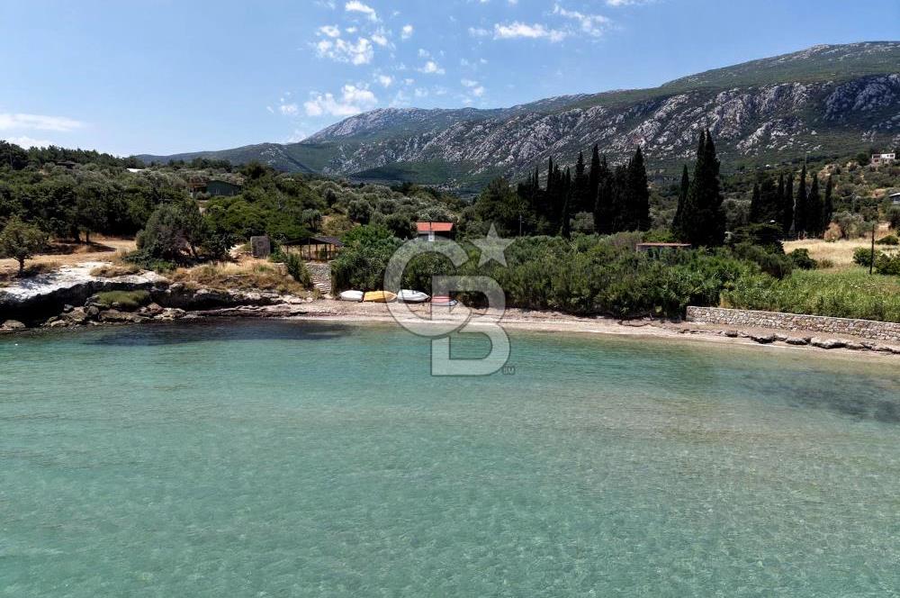 Karaburun Kösedere'de 1.731 m2 Arazi İçinde 2 Adet Yazlık Ev