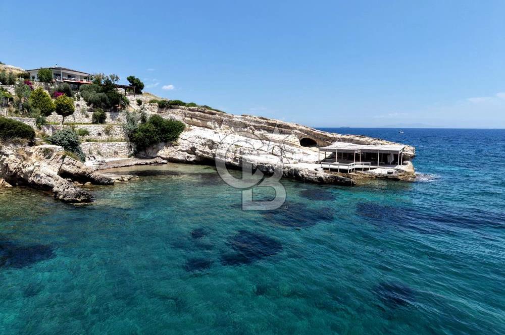 Karaburun Kösedere'de 1.731 m2 Arazi İçinde 2 Adet Yazlık Ev