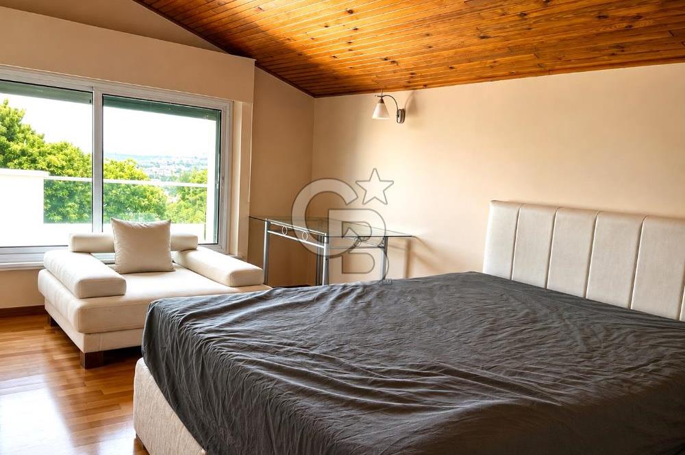 Urla Şirinkent Mah Doktorlar Sitesi Geniş Bahçeli Kiralık Villa
