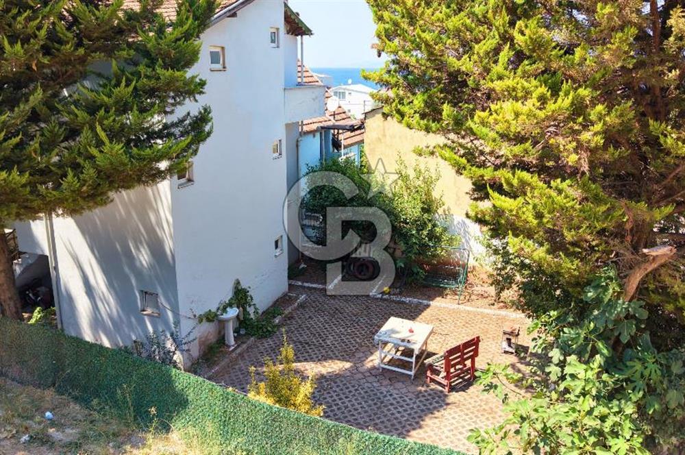 Kurşunlu'da Deniz Ve Orman Manzaralı Geniş Bahçeli Villa