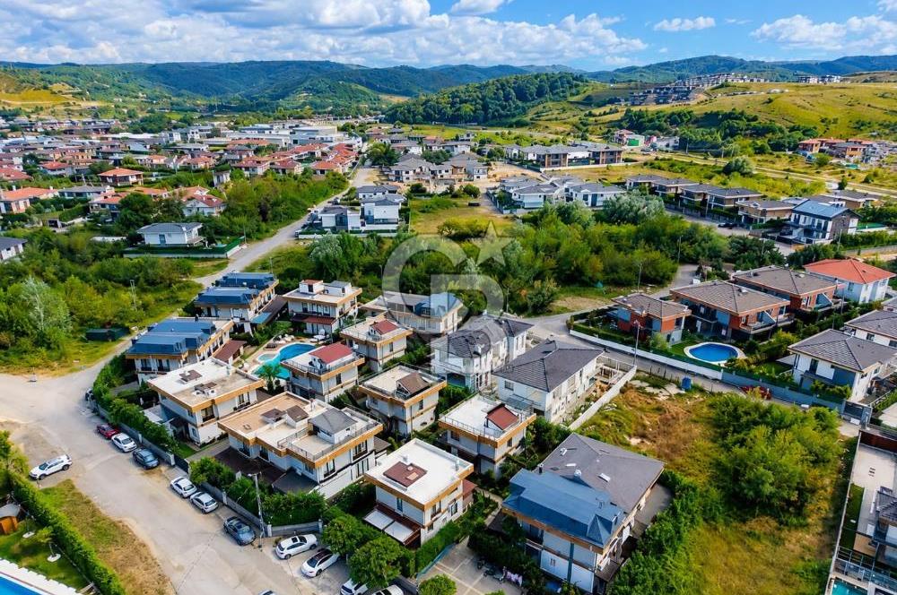 Şile Kumbaba’da Havuzlu Sitede Kış Bahçeli & Barbekülü Lüks Villa