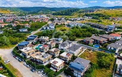 Şile Kumbaba’da Havuzlu Sitede Kış Bahçeli & Barbekülü Lüks Villa