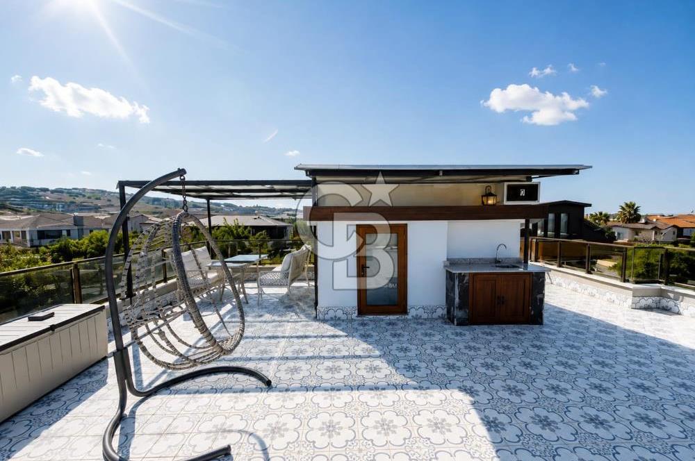 Şile Kumbaba’da Havuzlu Sitede Kış Bahçeli & Barbekülü Lüks Villa