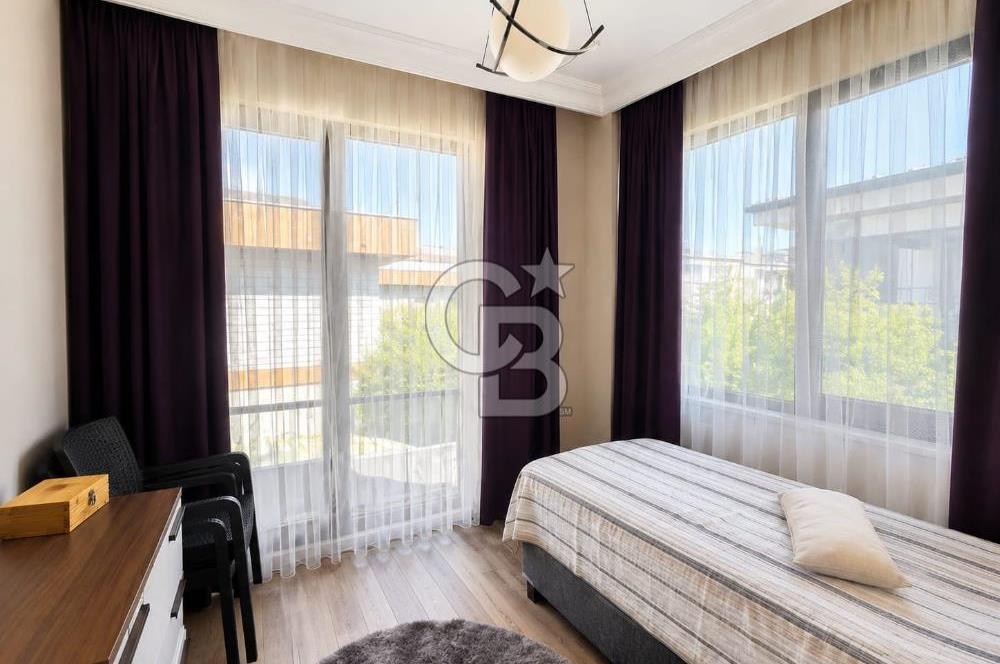 Şile Kumbaba’da Havuzlu Sitede Kış Bahçeli & Barbekülü Lüks Villa