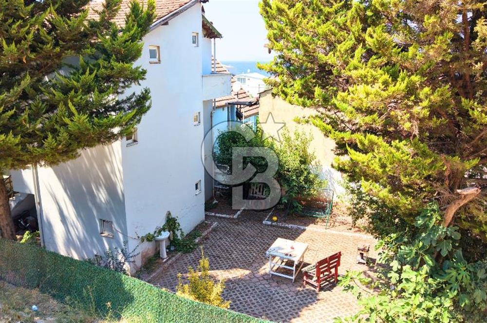 Kurşunlu'da Deniz Ve Orman Manzaralı Geniş Bahçeli Villa