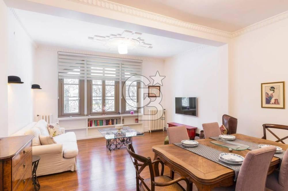 CİHANGİR HAVYAR SOK TARİHİ BİNADA ÖZEL BİR DAİRE