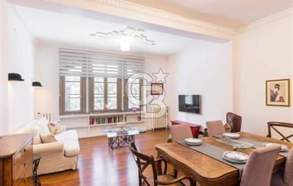 CİHANGİR HAVYAR SOK TARİHİ BİNADA ÖZEL BİR DAİRE