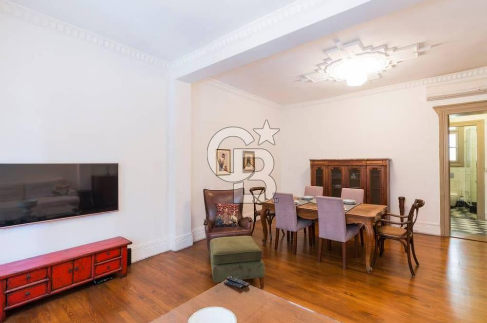 CİHANGİR HAVYAR SOK TARİHİ BİNADA ÖZEL BİR DAİRE